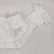 Indlæs billede til gallerivisning Hvid baby sokker til kjoler
