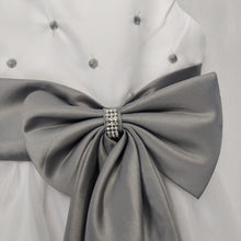 Indlæs billede til gallerivisning Hvid kjole med grå sløjfe
