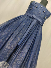 Indlæs billede til gallerivisning Mørkeblå kjole med glitter
